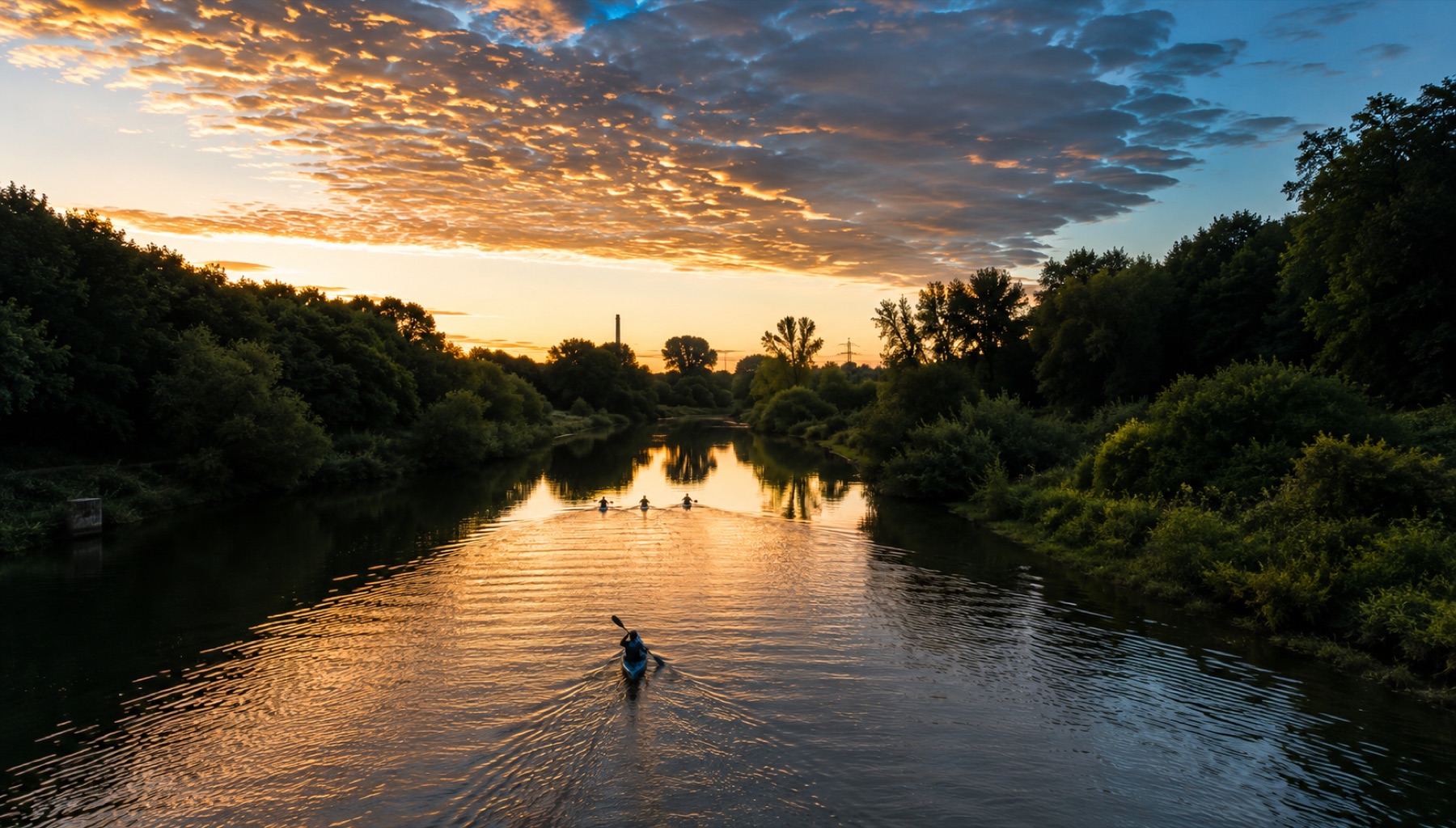 Paddler auf der Elbe in der Abendstimmung