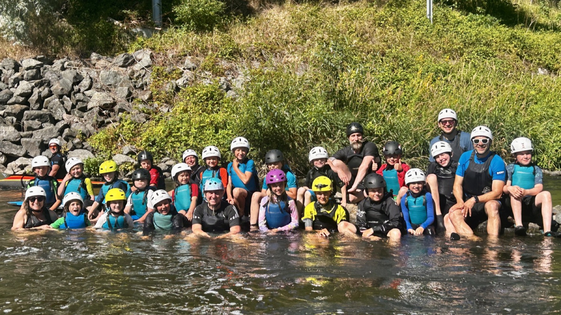 Nachwuchsgruppe des CKV im Wasser