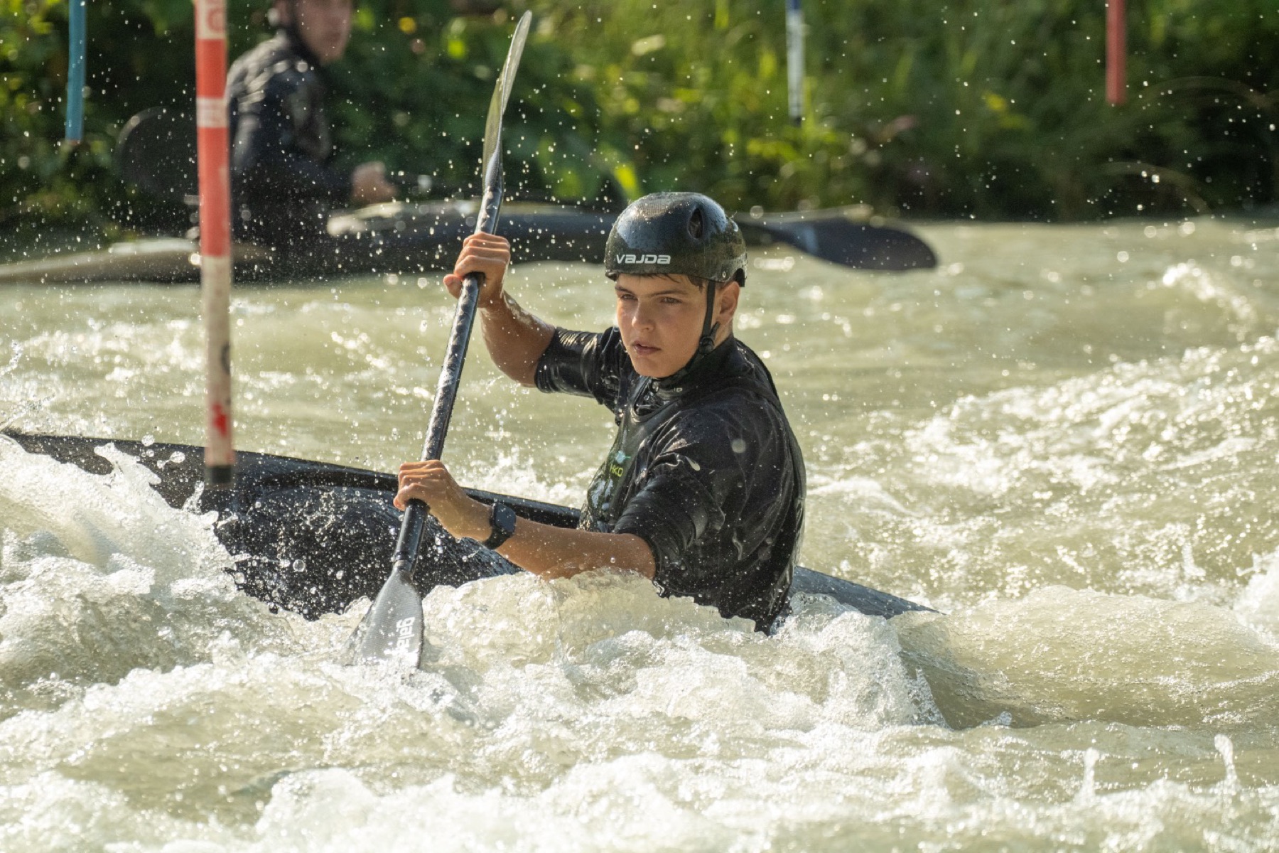 CKV-Sportler im Canadier im Wildwasser